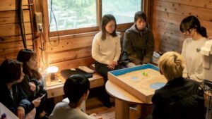 箱庭療法をする受講生たち