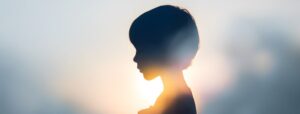 子供のシルエット