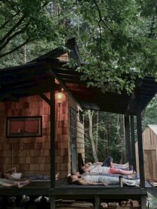 みんなテラスで仰向けシャバーサナ