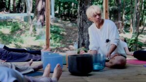 サイコロジック・クリスタルボウル奏者SATORU