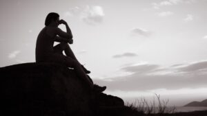 黄昏る崖の大人